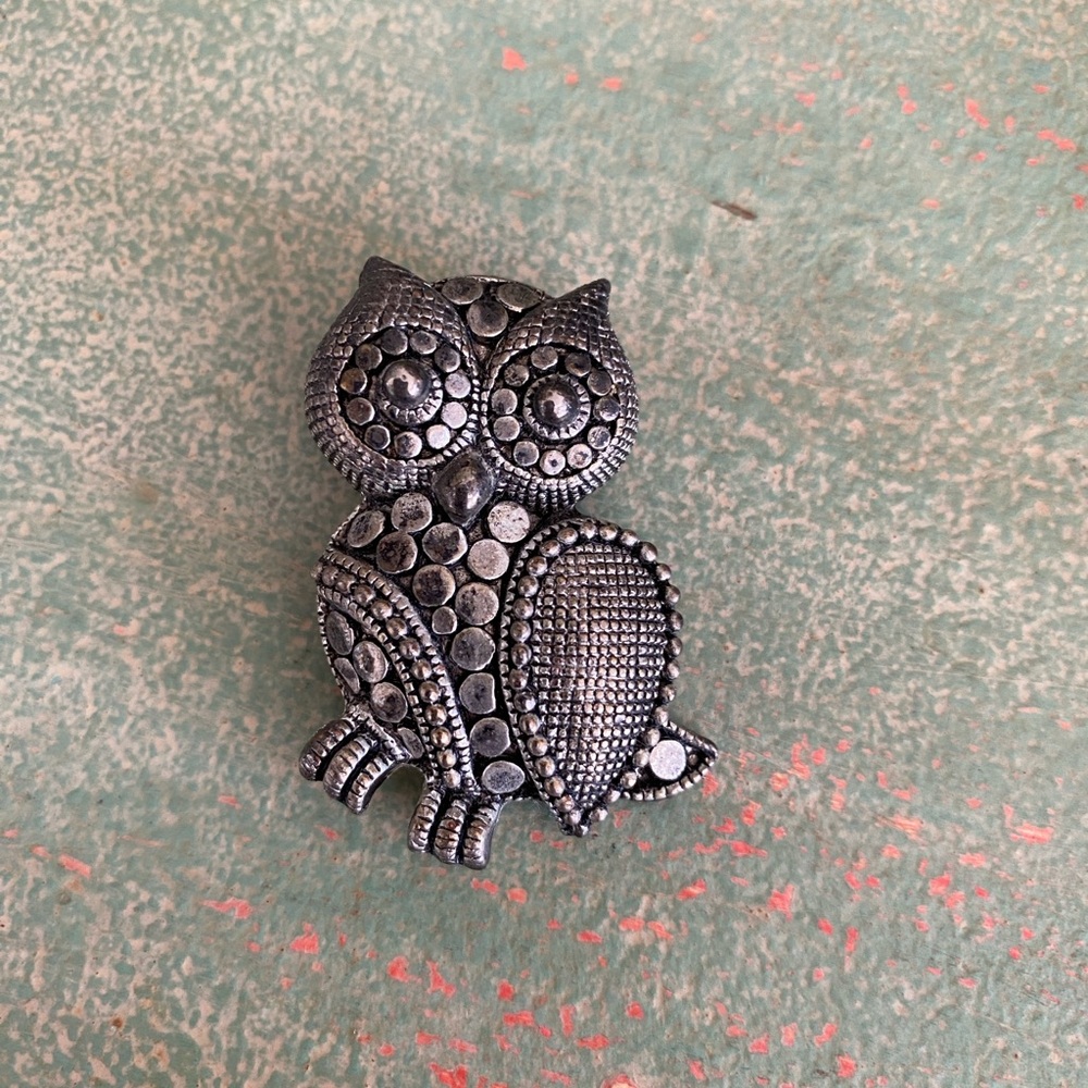 Owl pin